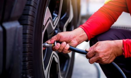 El error que muchos cometen al inflar los neumáticos y puede traer graves problemas al auto. El error que muchos cometen al inflar los neumáticos y puede traer graves problemas al auto.