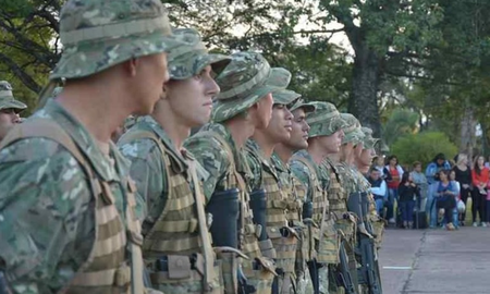 Santa Cruz: un militar golpeó y amenazó de muerte a un soldado tras enterarse de que salió con su hija Santa Cruz: un militar golpeó y amenazó de muerte a un soldado tras enterarse de que salió con su hija