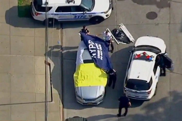 Olvidó a sus dos hijos en el auto, entró a trabajar y los encontró muertos