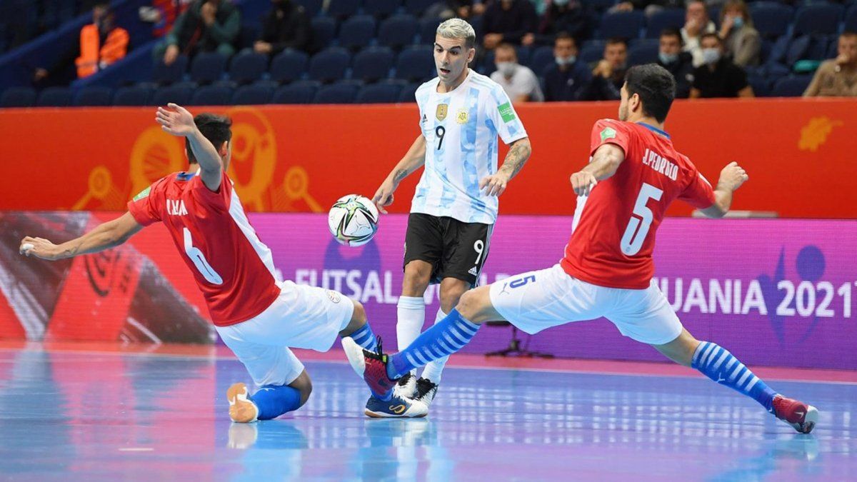 La Selección Argentina de futsal goleó a Paraguay y clasificó a cuartos del Mundial de Lituania.