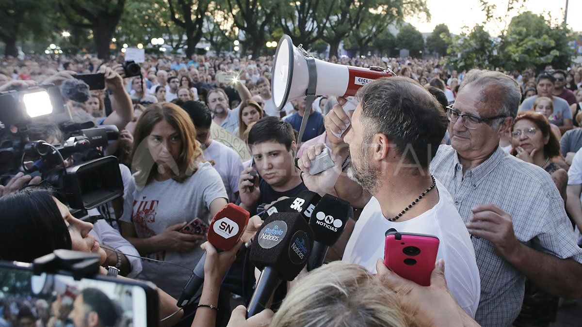 El padre de Gonzalo Glaria estuvo presente en la marcha en la que los rafaelinos reclamaron justicia por su hijo y basta de inseguridad.