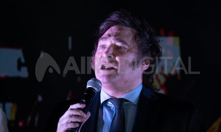 Milei anticipó que privatizará la TV Pública, Radio Nacional y la agencia Télam Milei anticipó que privatizará la TV Pública, Radio Nacional y la agencia Télam