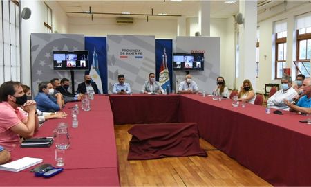 En una reunión encabezada por el ministro Sukerman, autoridades nacionales, provinciales y de los gobiernos del interior comenzaron a planificar el Operativo Cosecha Segura 2021 del cordón industrial rosarino. En una reunión encabezada por el ministro Sukerman, autoridades nacionales, provinciales y de los gobiernos del interior comenzaron a planificar el Operativo Cosecha Segura 2021 del cordón industrial rosarino.