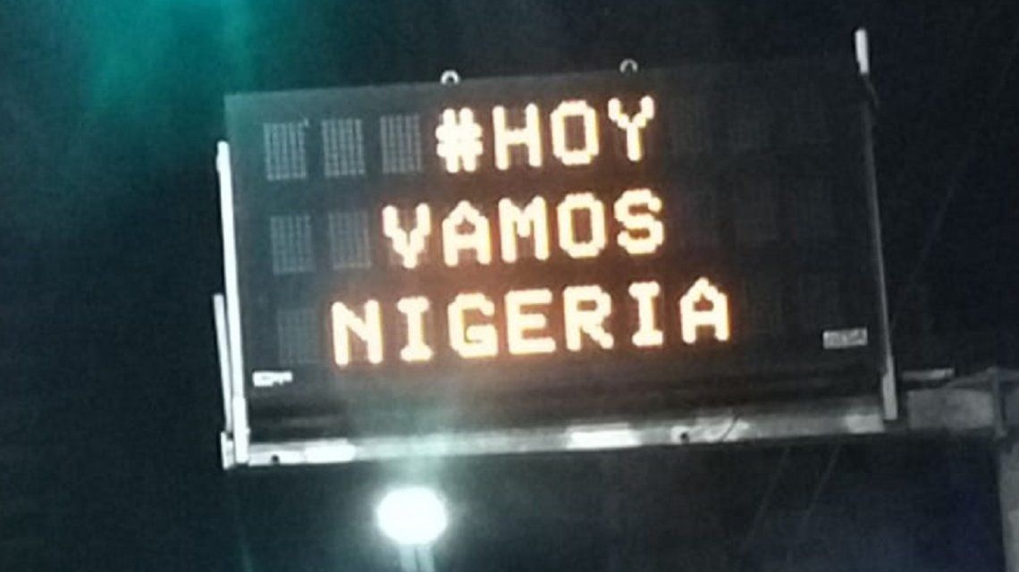 “Vamos Nigeria”: el insólito mensaje con el que amanecieron las calles de Buenos Aires