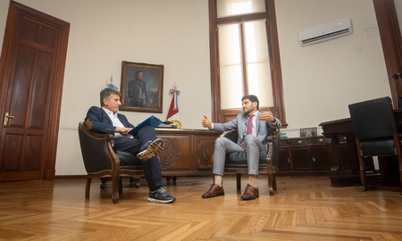 Maximiliano Pullaro habló en una entrevista exclusiva con Luis Mino, para AIRE, donde repasó los temas y momentos cruciales de su gobierno. Maximiliano Pullaro habló en una entrevista exclusiva con Luis Mino, para AIRE, donde repasó los temas y momentos cruciales de su gobierno.