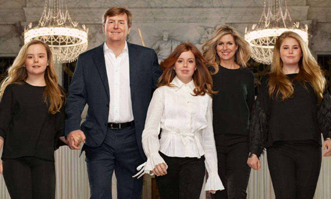 El rey Guillermo Alejandro y la reina Máxima tienen 3 hijas: la princesa Amalia, la princesa Alexia y la princesa Ariane. Las princesas viven con sus padres en Eikenhorst, en la finca De Horsten en Wassenaar.