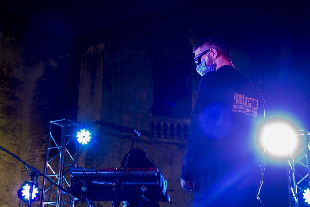 Música, literatura, teatro, títeres, artes urbanas y vidrieras virtuales se conjugan con espacios para debatir sobre la cultura santafesina y visibilizar su patrimonio.