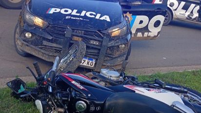 Villa Gobernador Gálvez: intentó escapar, la Policía lo persiguió y chocó contra un patrullero