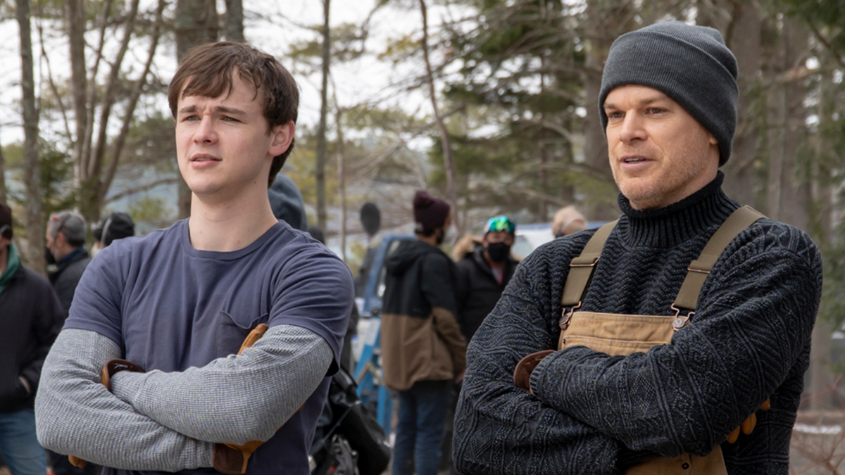 Ambientada 10 años después de que Dexter desapareciera en el ojo del huracán Laura