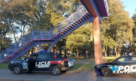 La zona norte de Rosario amaneció este jueves con un mensaje con tono intimidante dirigido a la ministra de Seguridad de la Nación, Patricia Bullrich, y al gobernador de la Provincia de Santa Fe, Maximiliano Pullaro. La zona norte de Rosario amaneció este jueves con un mensaje con tono intimidante dirigido a la ministra de Seguridad de la Nación, Patricia Bullrich, y al gobernador de la Provincia de Santa Fe, Maximiliano Pullaro.