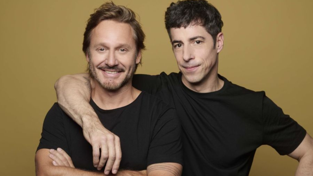 La química entre Lamothe y Vicuña en el escenario ilustra la intensidad de relaciones que, como el Bud Sex, desafían las convenciones tradicionales de la masculinidad.