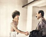 Alberto Tarantini saluda de manera desafiante al General Jorge Rafael Videla, tras la victoria de la selección argentina ante Perú en el Mundial 1978. Américo Gallego observa. Alberto Tarantini saluda de manera desafiante al General Jorge Rafael Videla, tras la victoria de la selección argentina ante Perú en el Mundial 1978. Américo Gallego observa.