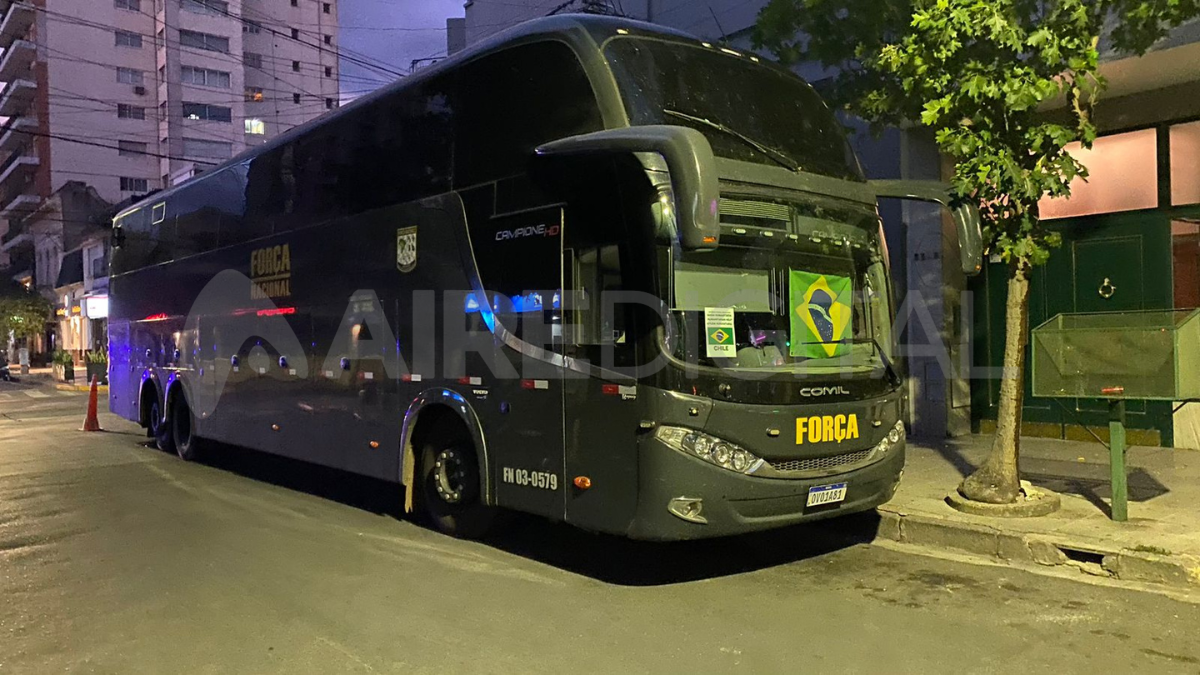 Los vehículos de la flota brasileña desfilaron por las calles de Santa Fe.