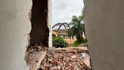 Nuevo puente Santa Fe - Santo Tomé: así avanza la demolición de la casa lindera al Carretero