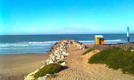 Mar de Cobo conserva un ritmo de vida lento que atrae a viajeros cansados de los destinos saturados. Mar de Cobo conserva un ritmo de vida lento que atrae a viajeros cansados de los destinos saturados.