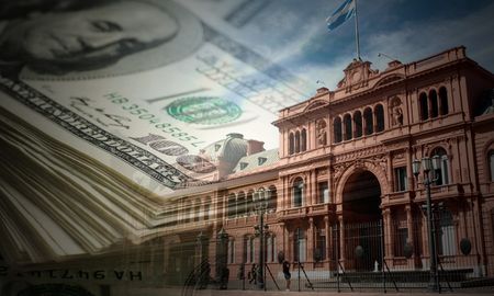 El Gobierno se encamina a canjear el 100% de los bonos en moneda extranjera. El Gobierno se encamina a canjear el 100% de los bonos en moneda extranjera.