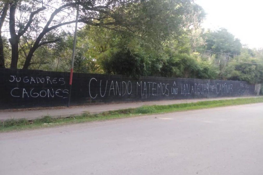 Graves amenazas al plantel de Newells tras la derrota en el Clásico Rosarino.