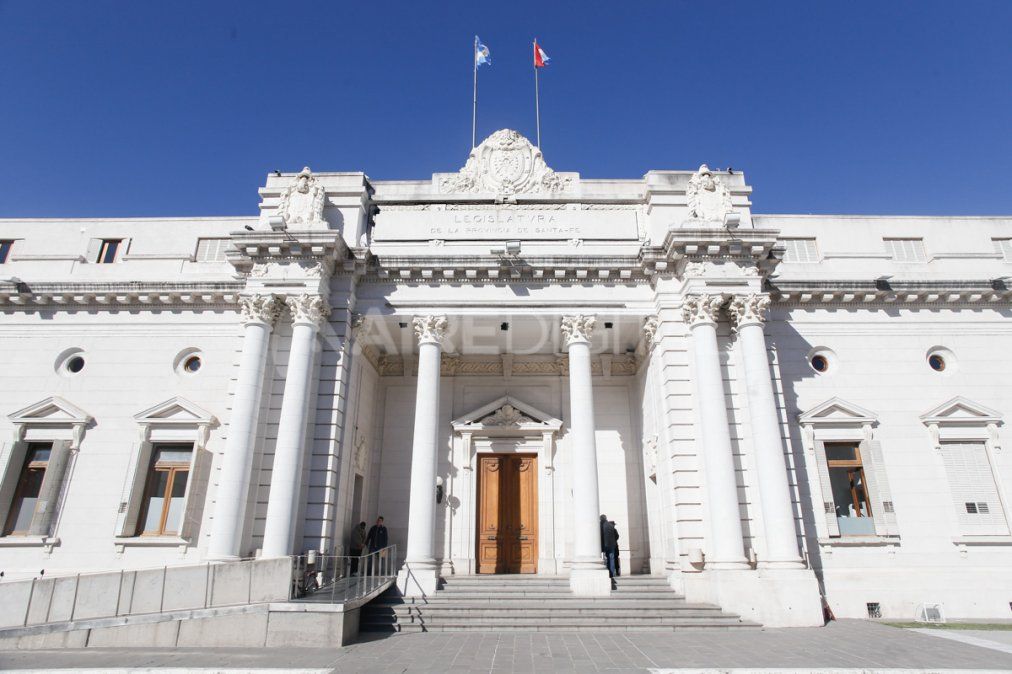 Luego de que el funcionario del gabinete de Perotti, Rubén Michlig, el diputado provincial Leandro Busatto y el propio ministro de Seguridad Sain salieran a cruzar a la oposición por “condicionar” el trabajo en investigaciones de delitos, ahora fue el turno de la secretaria de Derechos Humanos, Lucila Puyol, quien criticó con dureza el accionar político opositor.