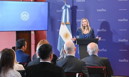Karina Milei encabezó la reunión junto al titular de la Cámara de Diputados de la Nación, Martín Menem. Karina Milei encabezó la reunión junto al titular de la Cámara de Diputados de la Nación, Martín Menem.