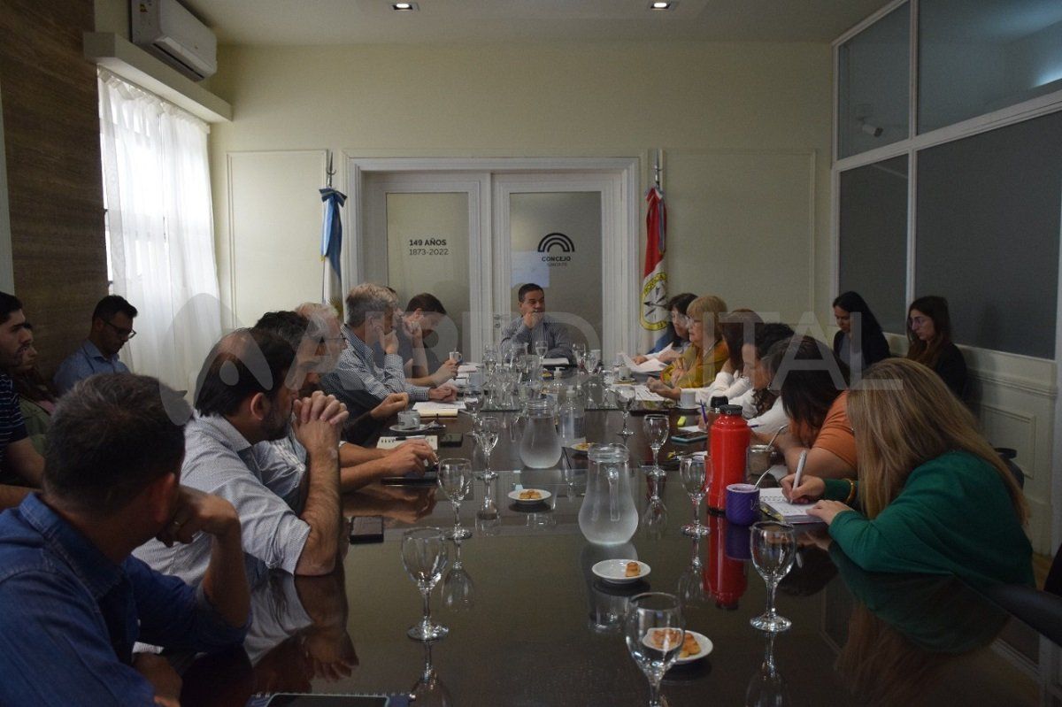 Concejales se reunieron con vecinos de Candioti Norte y Sur por nocturnidad.&nbsp;