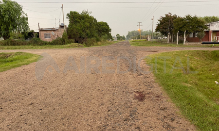 La zona donde fue atacada la víctima quedó con una mancha de sangre. La zona donde fue atacada la víctima quedó con una mancha de sangre.