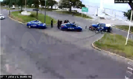 Los sospechosos fueron detenidos después del robo en zona del faro, en la costanera de Santa Fe. Los sospechosos fueron detenidos después del robo en zona del faro, en la costanera de Santa Fe.