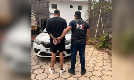 Fue detenido en el aeropuerto de Córdoba con una alerta de captura vigente por delitos sexuales. Fue detenido en el aeropuerto de Córdoba con una alerta de captura vigente por delitos sexuales.