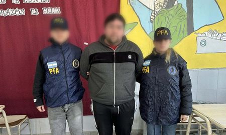 La División Búsqueda de Prófugos de la Superintendencia de Investigaciones Federales detuvo este domingo a un hombre de 27 años con pedido de captura desde 2020 La División Búsqueda de Prófugos de la Superintendencia de Investigaciones Federales detuvo este domingo a un hombre de 27 años con pedido de captura desde 2020