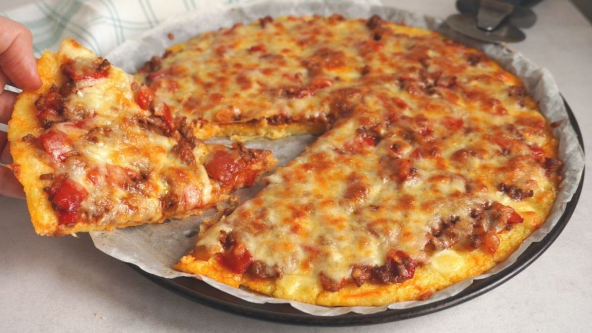 Esta pizza sin masa tradicional se prepara con polenta cocida, no necesita levado y queda lista en menos de 30 minutos. Esta pizza sin masa tradicional se prepara con polenta cocida, no necesita levado y queda lista en menos de 30 minutos. 