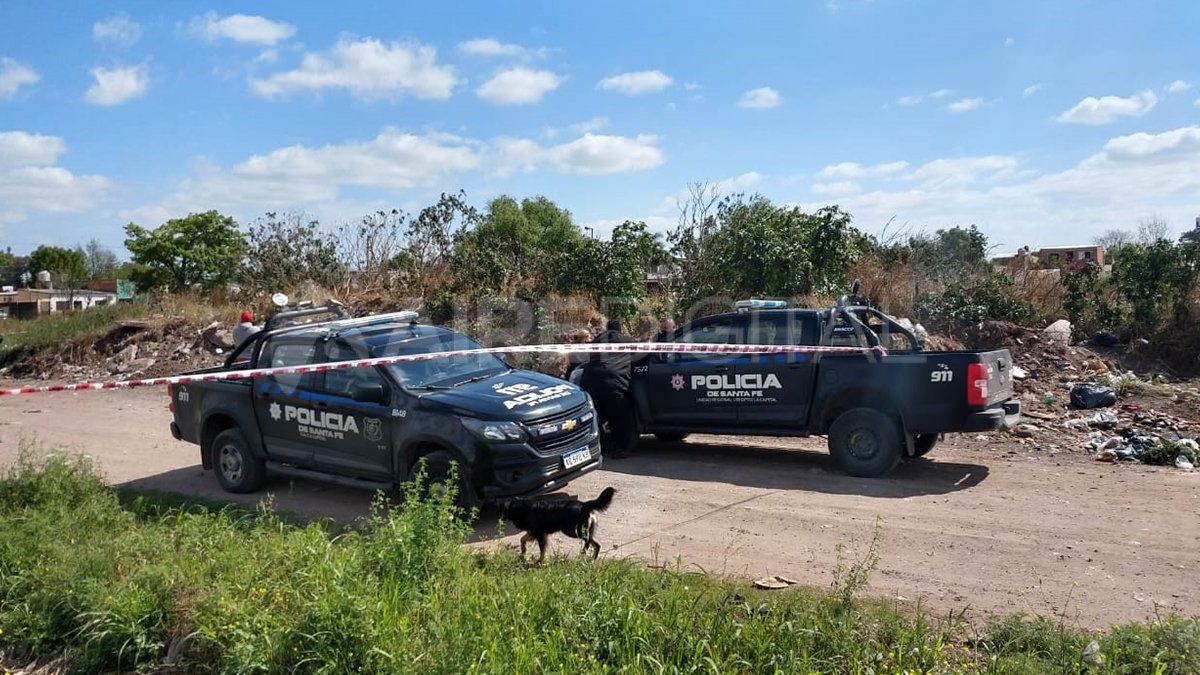 A un costado de la calle. Así estaba el cuerpo del hombre fallecido.&nbsp;