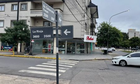 El hecho ocurrió cerca de las 19:30 del domingo en una panadería de calle La Rioja y Avenida Gobernador Freyre. El hecho ocurrió cerca de las 19:30 del domingo en una panadería de calle La Rioja y Avenida Gobernador Freyre.