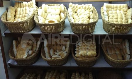 Los panaderos sumarán Billetera Santa Fe en sus comercios. Los panaderos sumarán Billetera Santa Fe en sus comercios.