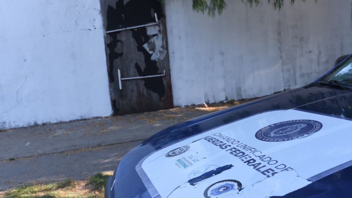 En el marco del operativo policial, y según datos suministrados por el Ministerio de Seguridad, en San Cayetano y Cabal fue incautado el vehículo que habría sido utilizado para la balacera. En el marco del operativo policial, y según datos suministrados por el Ministerio de Seguridad, en San Cayetano y Cabal fue incautado el vehículo que habría sido utilizado para la balacera.