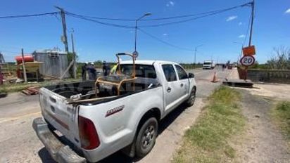 Intentaron asaltar a un ciclista en la bajada del Puente Carretero y desde el colectivo de la C lo evitaron