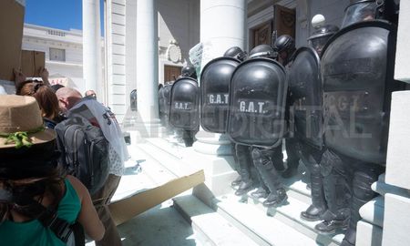 La causa tiene seis imputados por perturbar las sesiones legislativas y daño agravado La causa tiene seis imputados por perturbar las sesiones legislativas y daño agravado