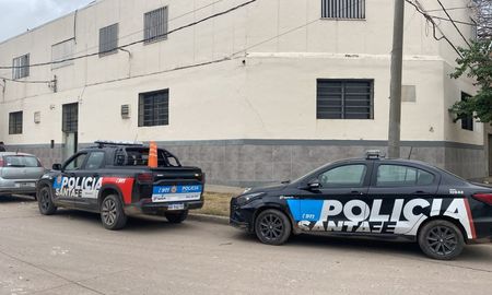 Un operativo policial en la Escuela Técnica Nuestra Señora de Lourdes de Santa Fe terminó con la aprehensión de un preceptor de la institución debido a una acusación por abuso. Un operativo policial en la Escuela Técnica Nuestra Señora de Lourdes de Santa Fe terminó con la aprehensión de un preceptor de la institución debido a una acusación por abuso.