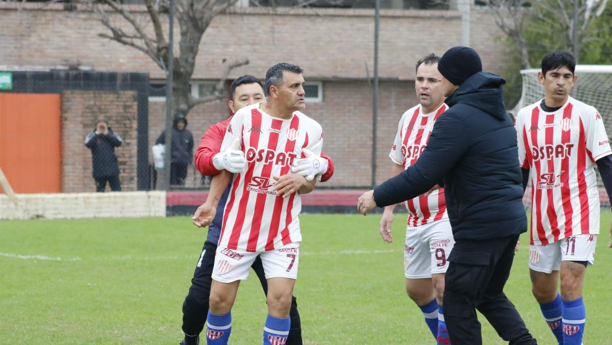 Se suspendió el clásico de la senior entre Colón y Unión por la agresión de un jugador al árbitro