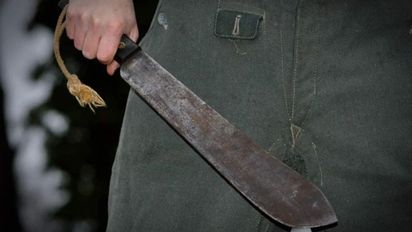 Violento episodio en Salta: un hombre atacó a machetazos a un sargento en una subcomisaría