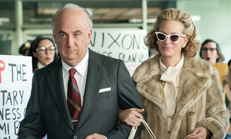 El proyecto gira en torno al escándalo de Watergate, que sacudió a EEUU en 1972. Roberts y Penn interpretan a la pareja Martha y John Mitchell. El proyecto gira en torno al escándalo de Watergate, que sacudió a EEUU en 1972. Roberts y Penn interpretan a la pareja Martha y John Mitchell.