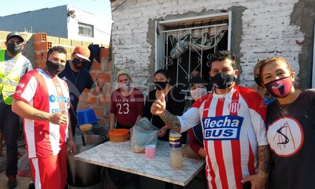 Vecinos crearon una olla popular en barrio Villa del Parque Vecinos crearon una olla popular en barrio Villa del Parque