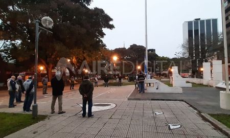 Ex combatientes de Malvinas, entre los presentes, en La Plaza del Soldado Ex combatientes de Malvinas, entre los presentes, en La Plaza del Soldado