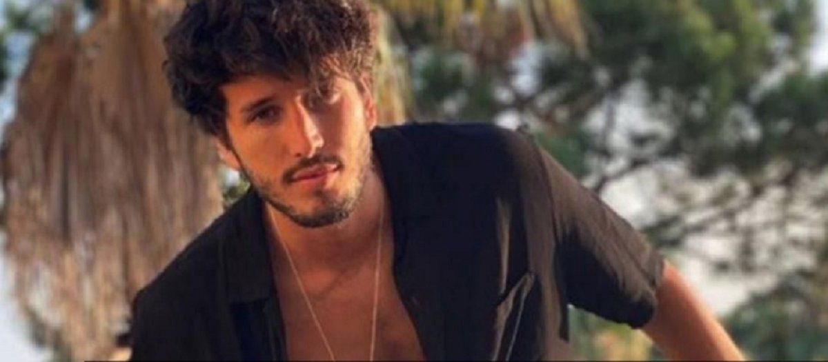Mirá cómo lucía Sebastián Yatra antes de su cirugía plástica
