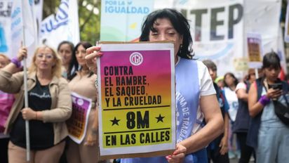 Las mujeres trabajan más, ganan menos y son mayoría entre los más pobres: un problema estructural no resuelto que sigue perpetuando la desigualdad