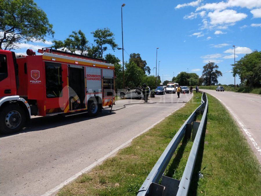 Accidentes en racha: en menos de una hora tres autos volcaron en Santa Fe este sábado