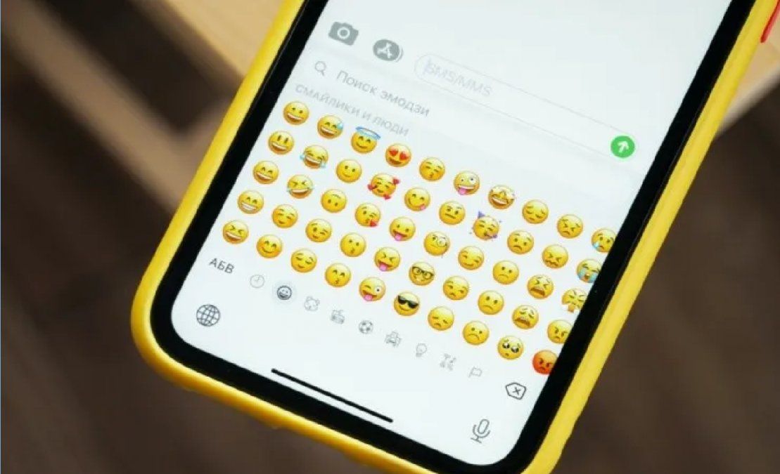 Emojis de WhatsApp: cuál es el verdadero significado de la cara que llora de la risa