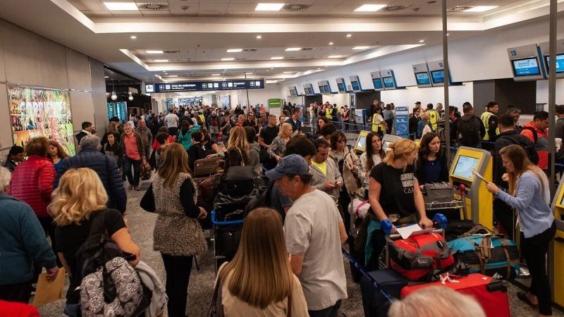 Aerolíneas suspendió a 376 empleados que hicieron asambleas
