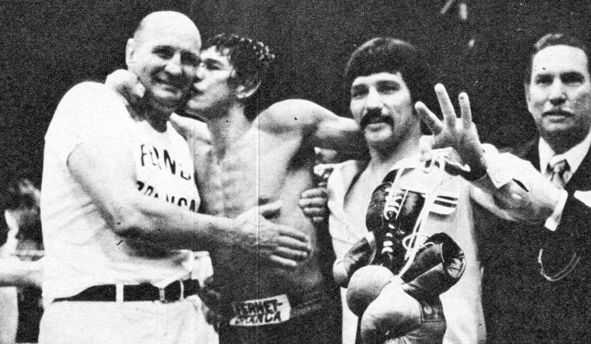 El sábado 30 de julio de 1977, Monzón disputó su 100ª y última pelea profesional. Le GPP 15 al colombiano Rodrigo Valdés en Montecarlo y, tras el fallo, besó a su hacedor, Amílcar Oreste Brusa, acompañado del santafesino Miguel Ángel Cuello (quien fuera monarca mediopesado CMB), y el panameño Elías Córdova, por entonces presidente de la AMB. El sábado 30 de julio de 1977, Monzón disputó su 100ª y última pelea profesional. Le GPP 15 al colombiano Rodrigo Valdés en Montecarlo y, tras el fallo, besó a su hacedor, Amílcar Oreste Brusa, acompañado del santafesino Miguel Ángel Cuello (quien fuera monarca mediopesado CMB), y el panameño Elías Córdova, por entonces presidente de la AMB.