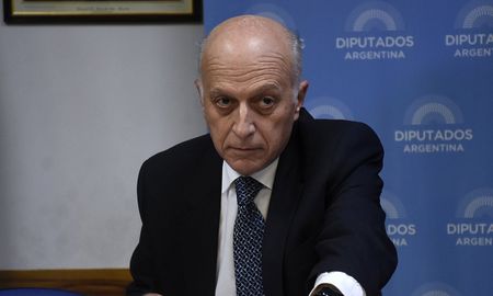 Procuración ordena priorizar el trabajo remoto y pide incluir a judiciales en plan de vacunación.