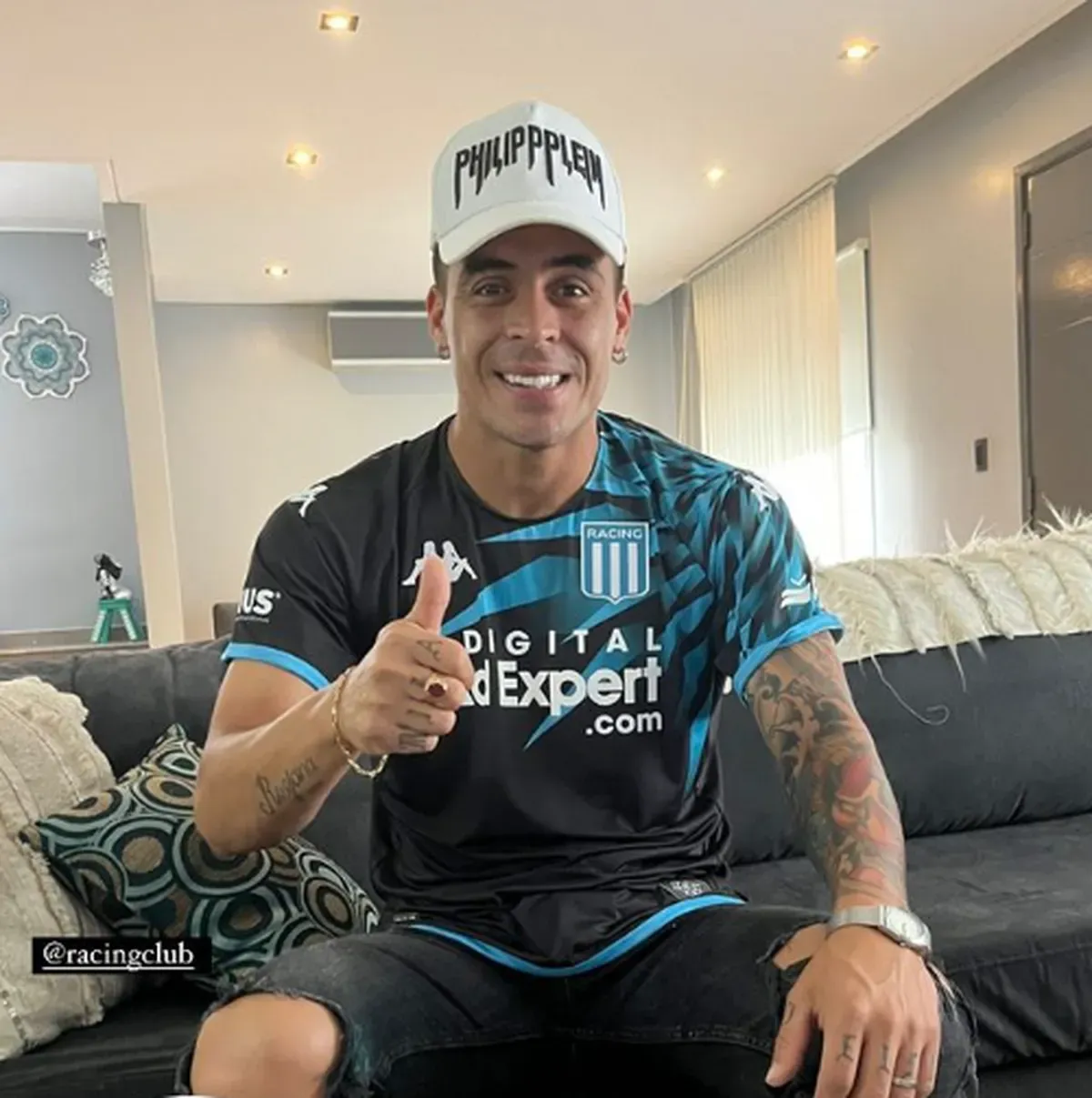 Brian Fernández se mostró con una camiseta de Racing Club. Brian Fernández se mostró con una camiseta de Racing Club. 
