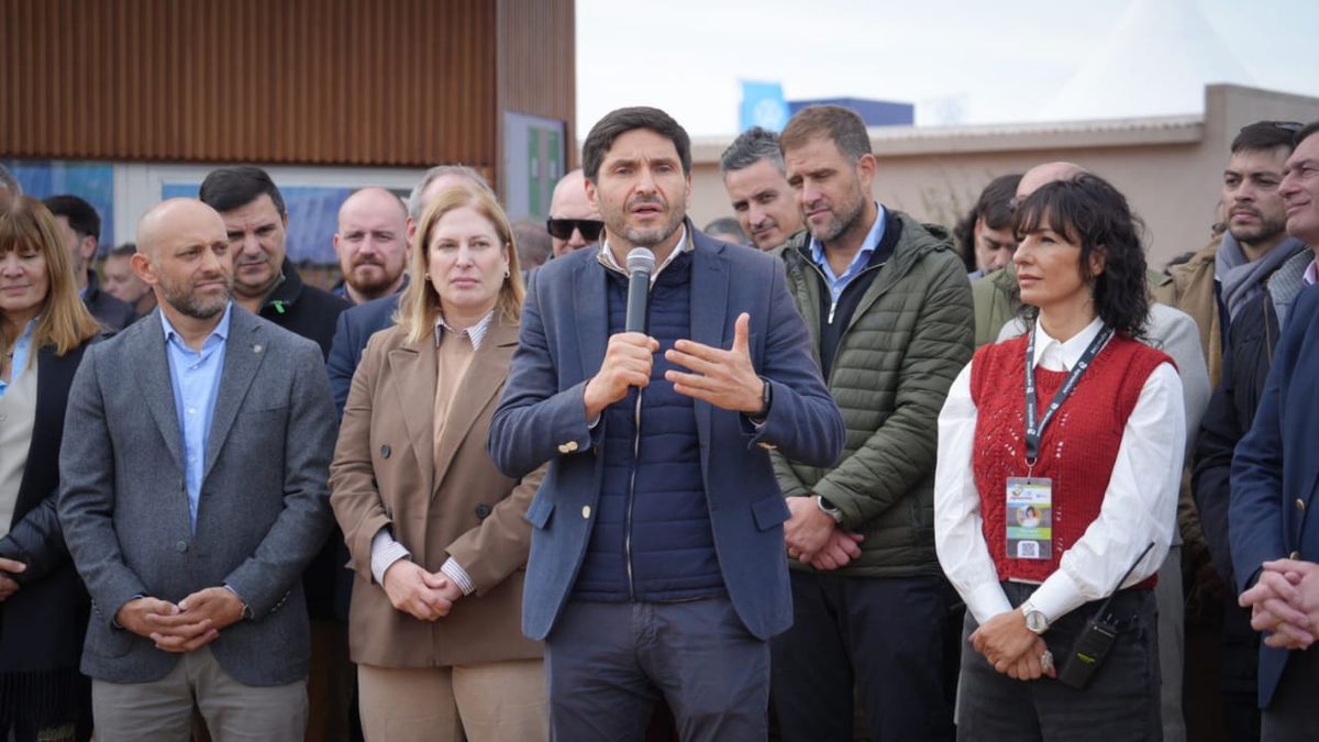 Maximiliano Pullaro inauguró el stand de Santa Fe en la Agroactiva 2025.